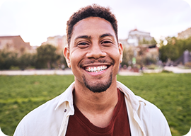 Jovem sorrindo